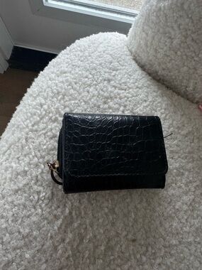 Black Croc-Embossed Compact Wallet - Unbranded